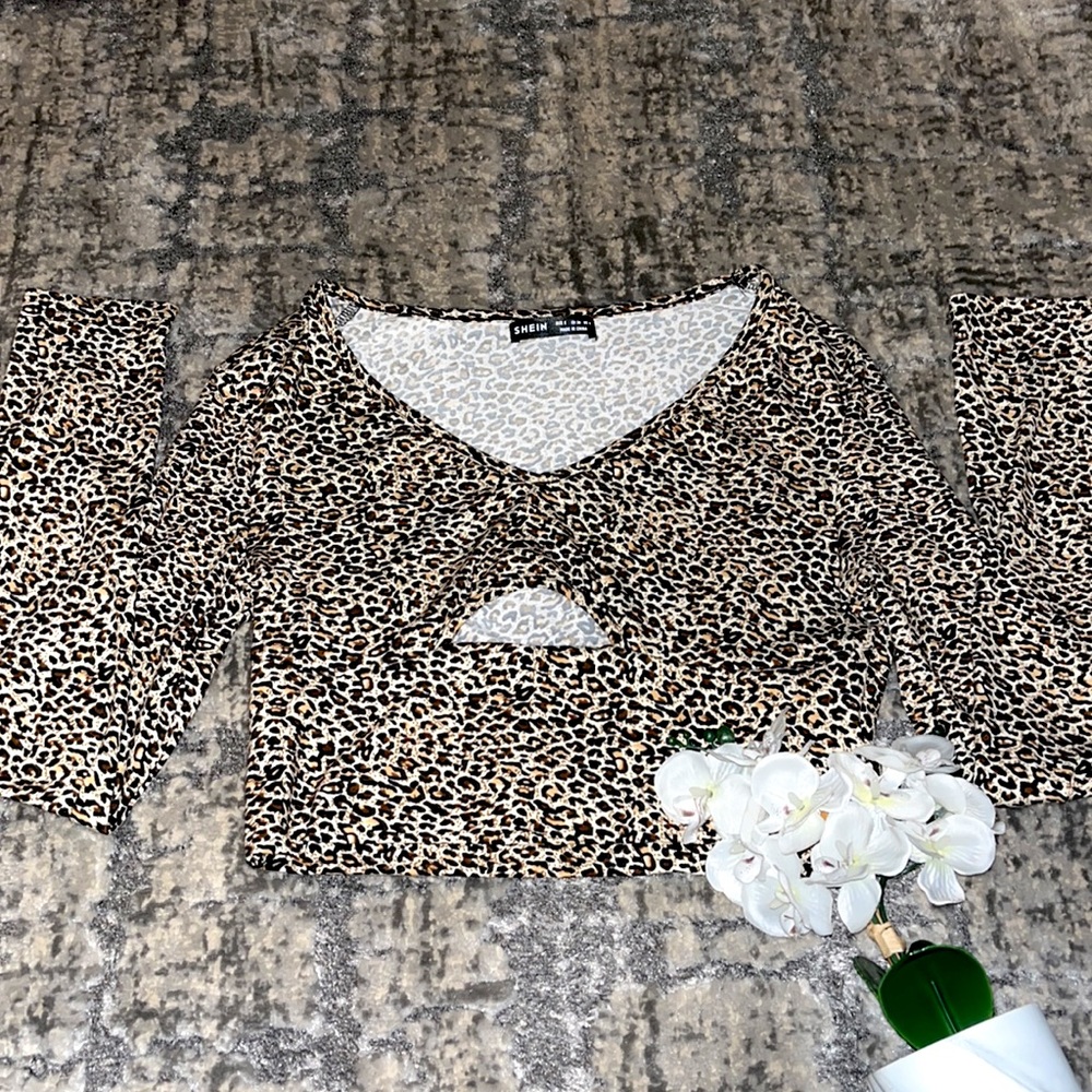 SHEIN SXY Leopard print peekaboo knot front crop top
